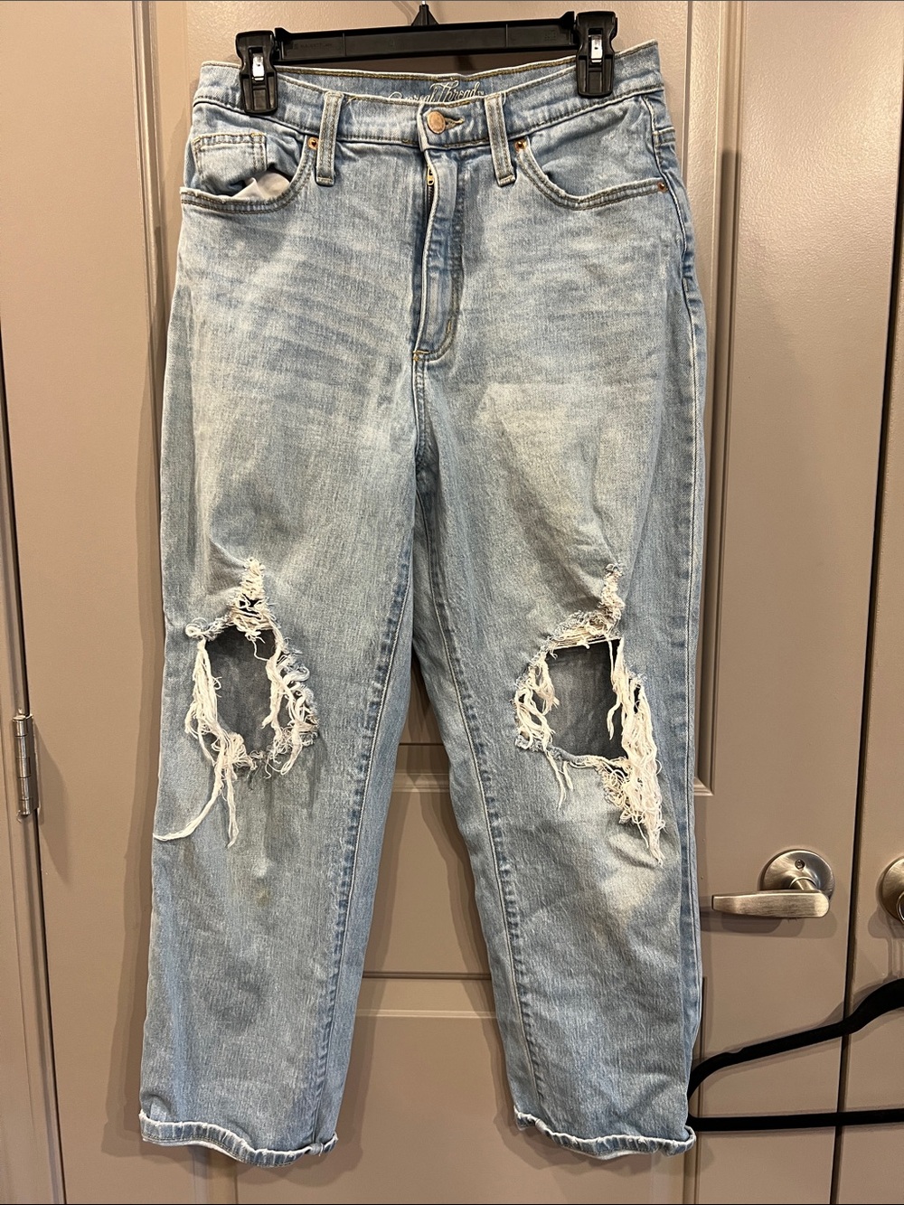 Universal Thread Light Blue Distressed Vintage Straight Leg Jeans 8/29R